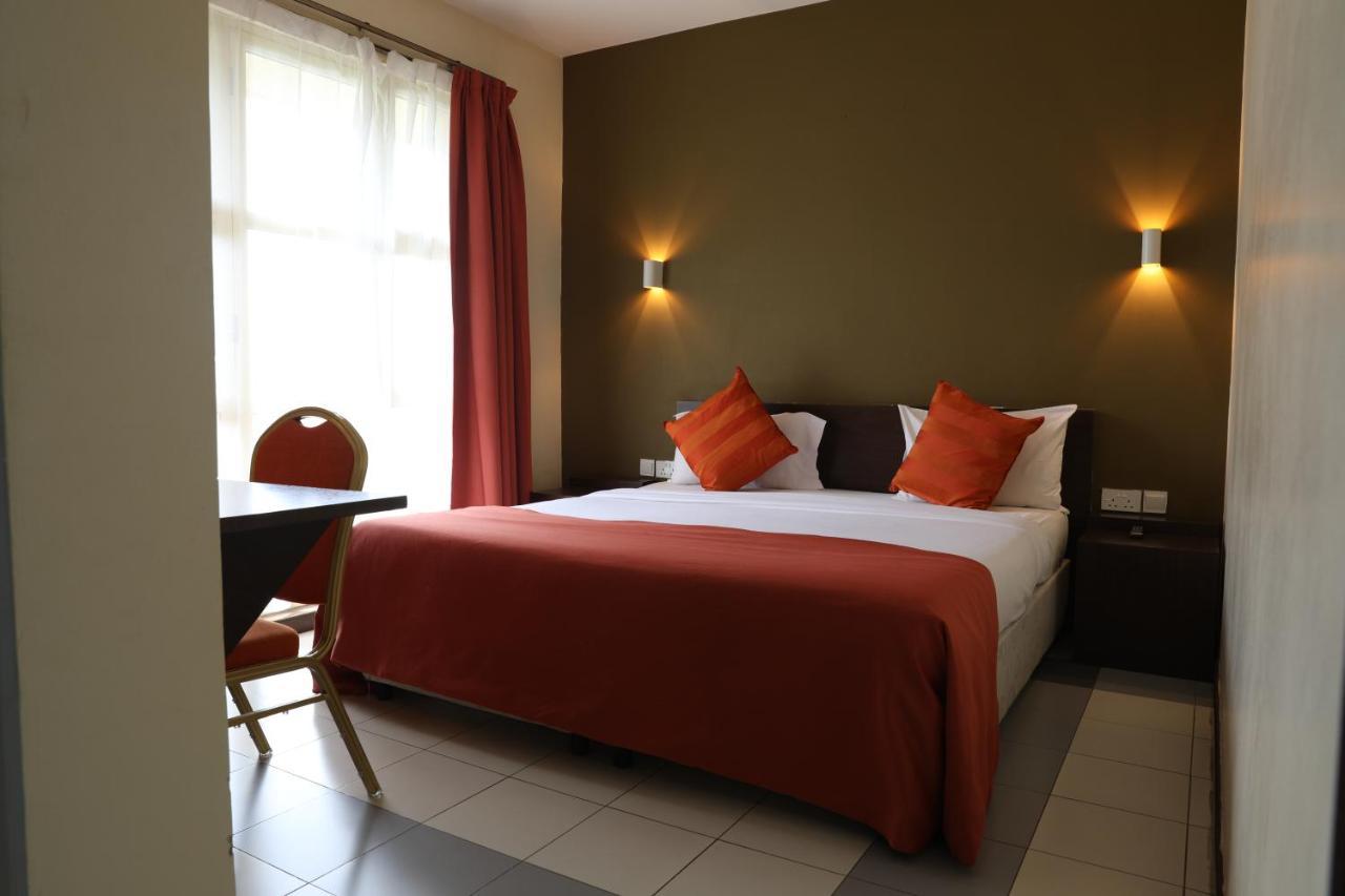 Hotel Qaribu
